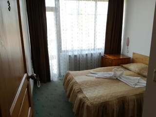 Гостевой дом Guest House Grachenovi Банско Двухместный номер с 1 кроватью и балконом-6