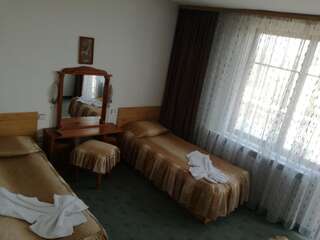 Гостевой дом Guest House Grachenovi Банско Двухместный номер с 2 отдельными кроватями и балконом-3